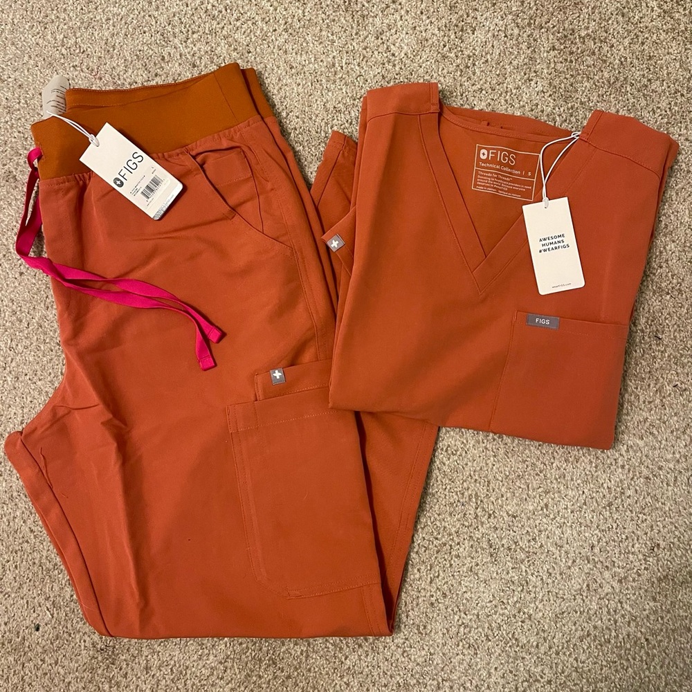 NBW FIGS scrubs in Teracotta S/L